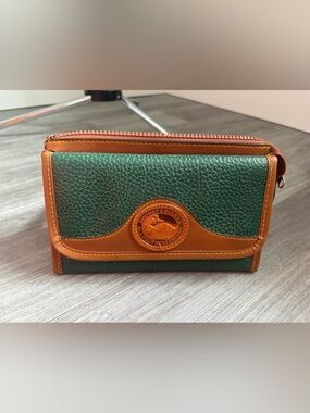 Dooney & Bourke Forest Green Pebbled Leather Wallet. Broken snap!!